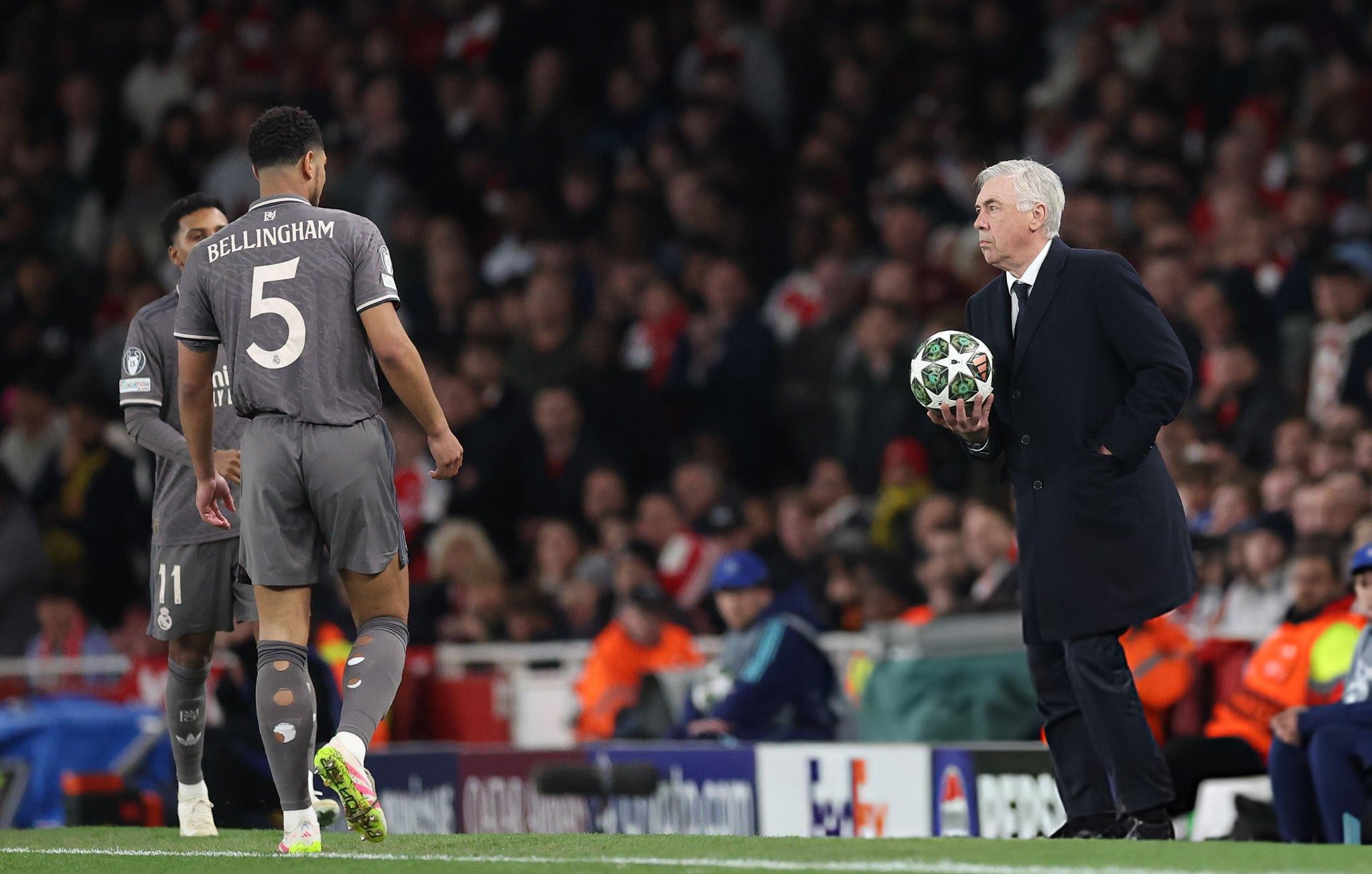 HLV Ancelotti bi quan trước trận tứ kết lượt về Champions League