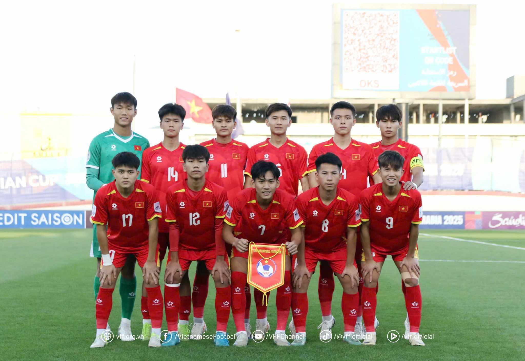 Thủ tướng động viên U17 Việt Nam trước trận tranh vé dự World Cup