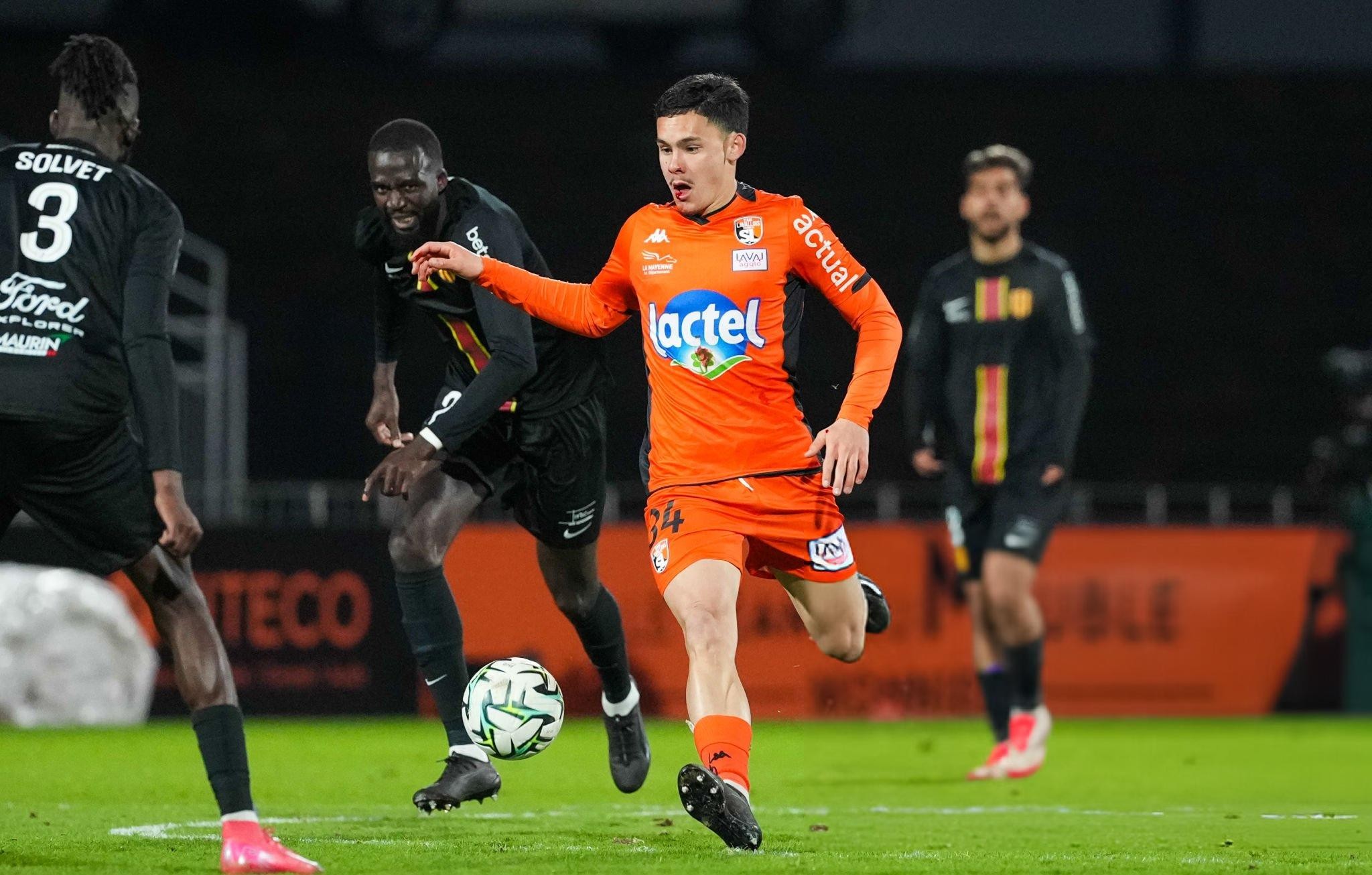 Tiền đạo Việt kiều toả sáng, HLV Kim Sang Sik có thêm lựa chọn