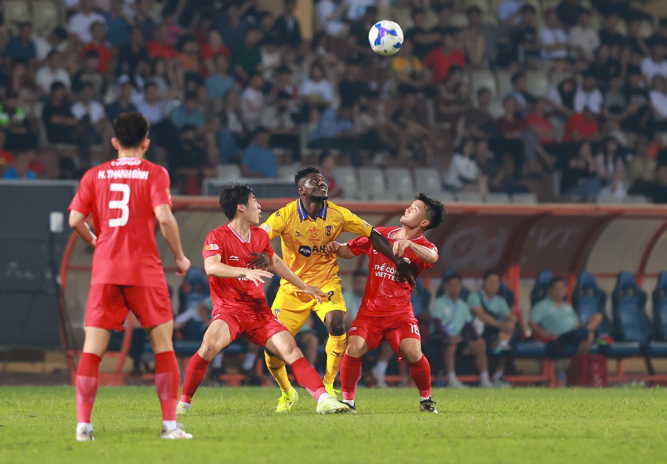 Thể Công Viettel nhọc nhằn vượt qua Sông Lam Nghệ An