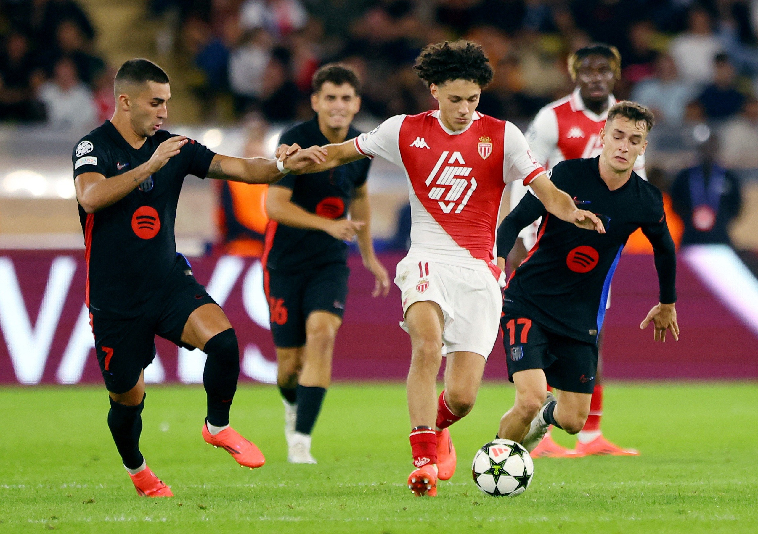 Lịch thi đấu bóng đá ngày 27/4 và rạng sáng ngày 28/4