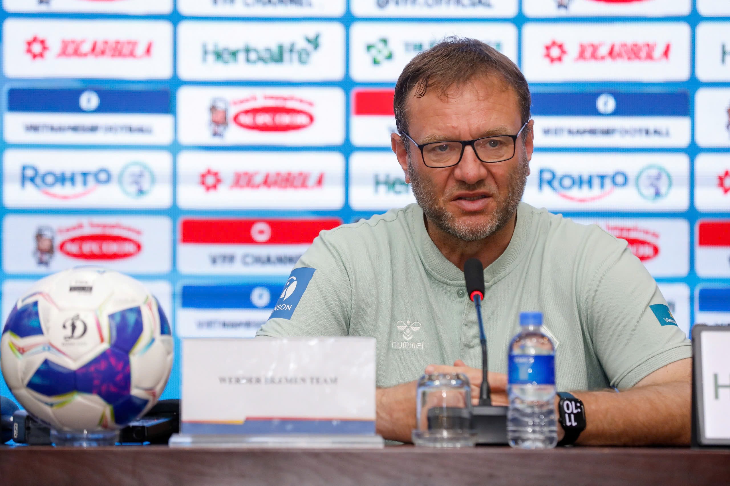 HLV Werder Bremen: "Chúng tôi đến Hà Nội không chỉ để giao lưu, mà để thi đấu đỉnh cao"