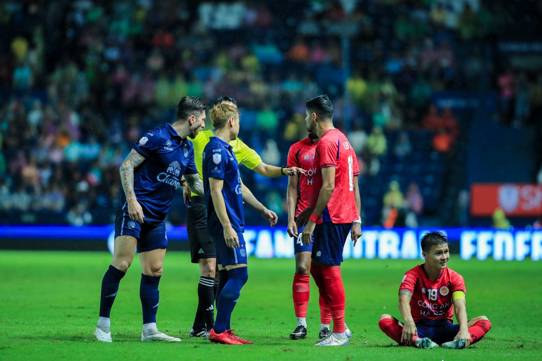 Tiền vệ Quang Hải tố trọng tài Nhật Bản xử ép