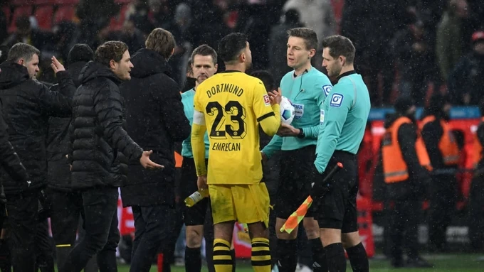 Sau trận hòa Bayer Leverkusen, HLV Edin Terzic nổi nóng