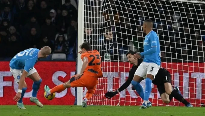 Inter Milan thể hiện sức mạnh khi dành chiến thắng ngay trên sân Napoli