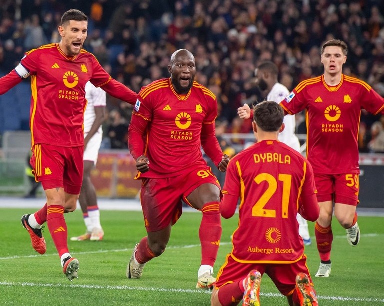 Roma 1-1 Fiorentina: Trận cầu mưa thẻ đỏ