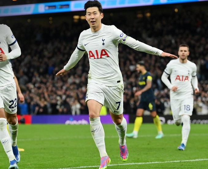 Tottenham dành chiến thắng bùng nổ 4-1 trước Newcastle
