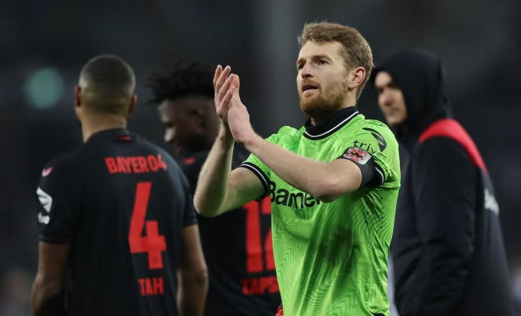 Leverkusen gọi, Kane giúp Bayern Munich trả lời