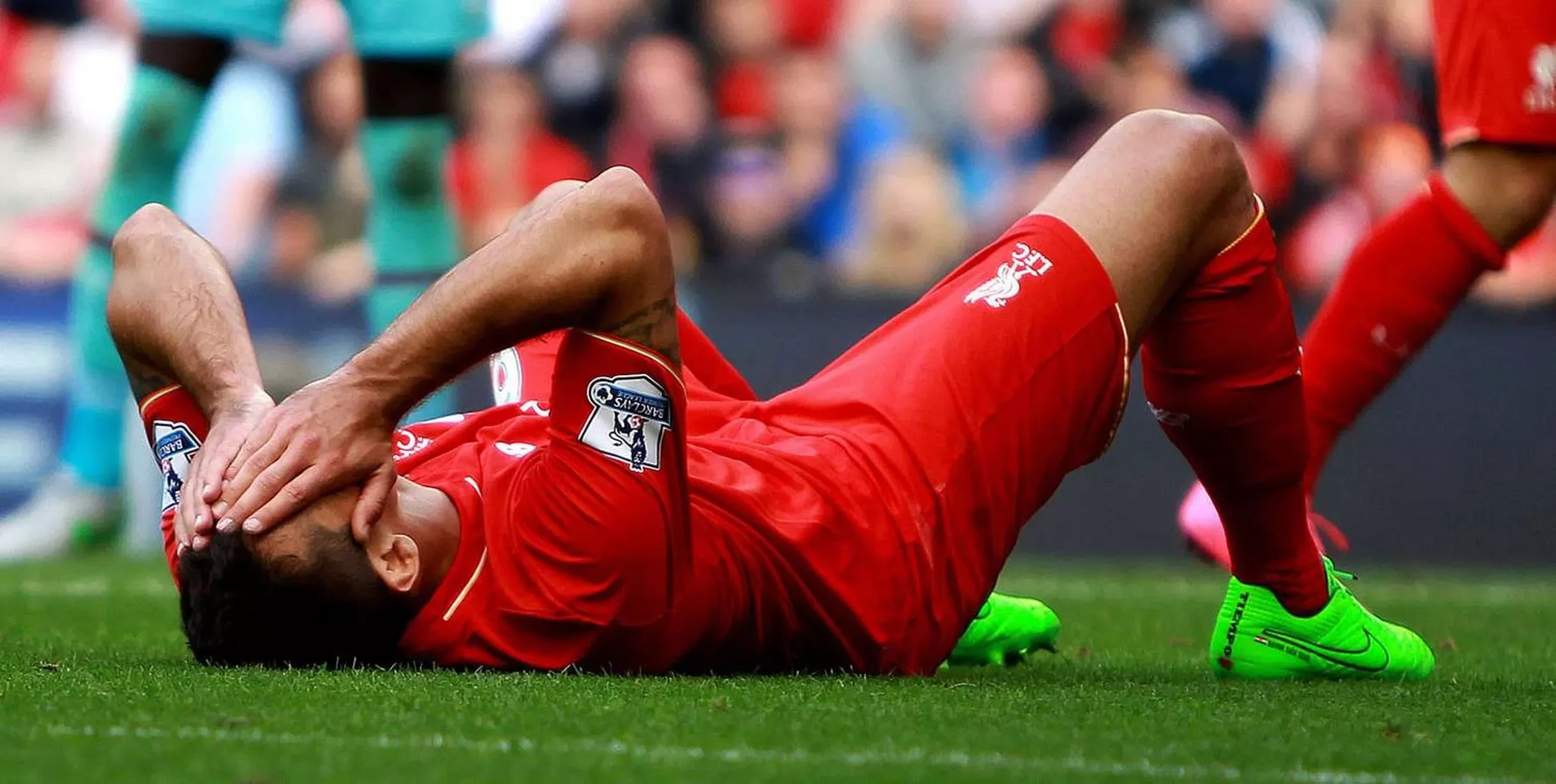 Những thay đổi của Klopp không phá vỡ được Man United