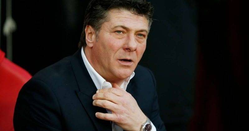 HLV Mazzarri xin lỗi người hâm mộ khi Napoli bị loại ở Cúp Quốc gia