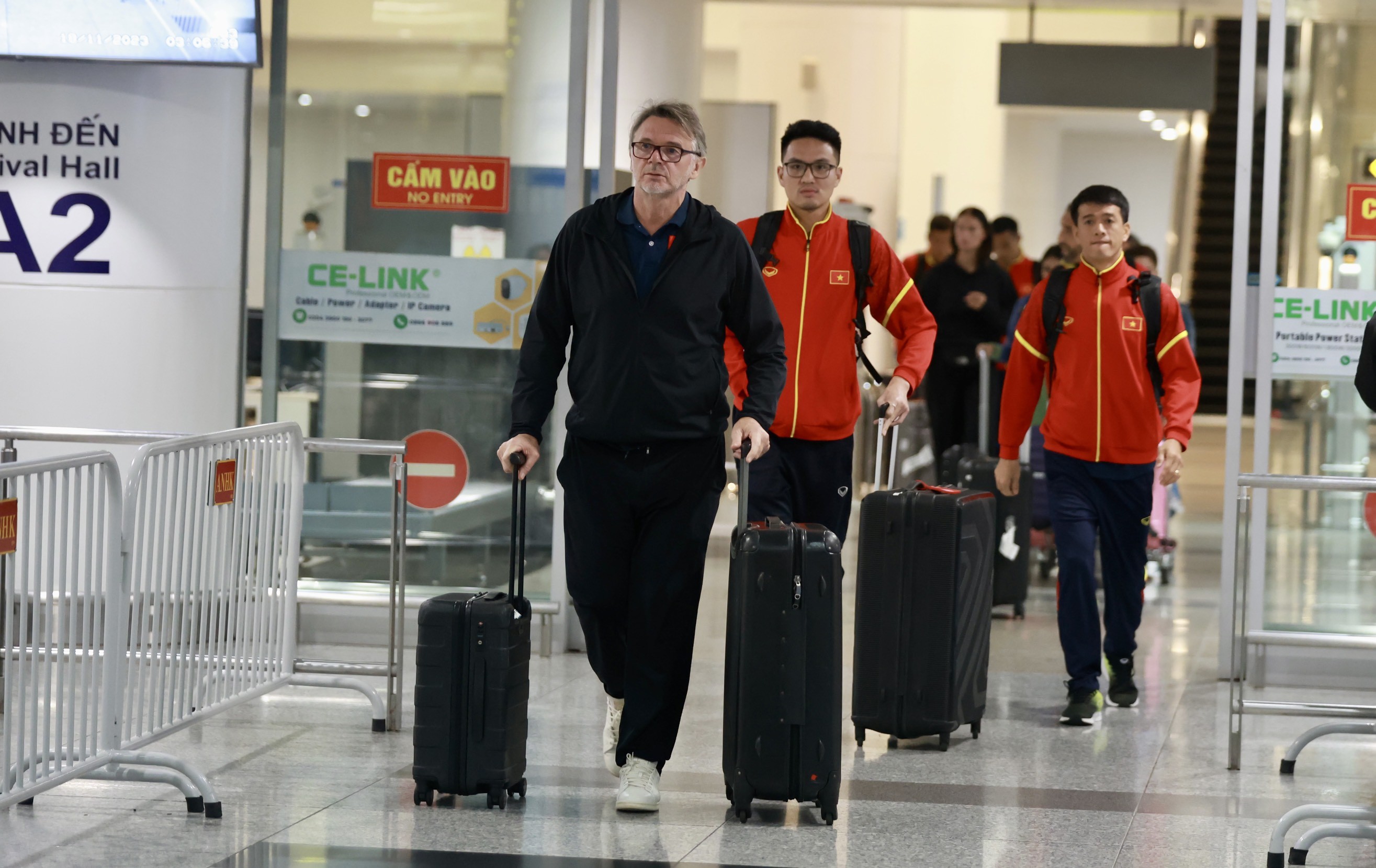 Hành trình về nước của đội tuyển Việt Nam