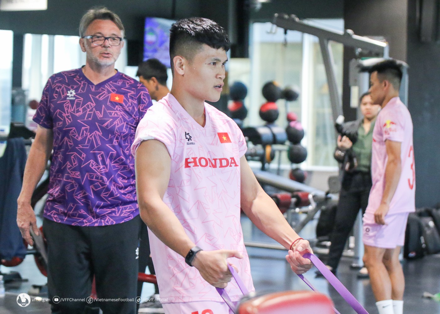 Tuấn Hải và các đồng đội tích cực luyện tập, chạy đua đến Asian Cup 2023