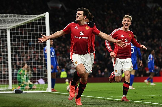 Kết quả FA Cup 2024/25: Ghi bàn tranh cãi, MU vất vả đi tiếp