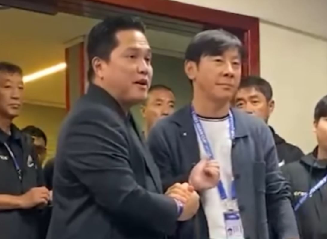 Chủ tịch LĐBĐ vào phòng thay đồ đội U23 Indonesia, nói một câu khiến tất cả cầu thủ sung sướng