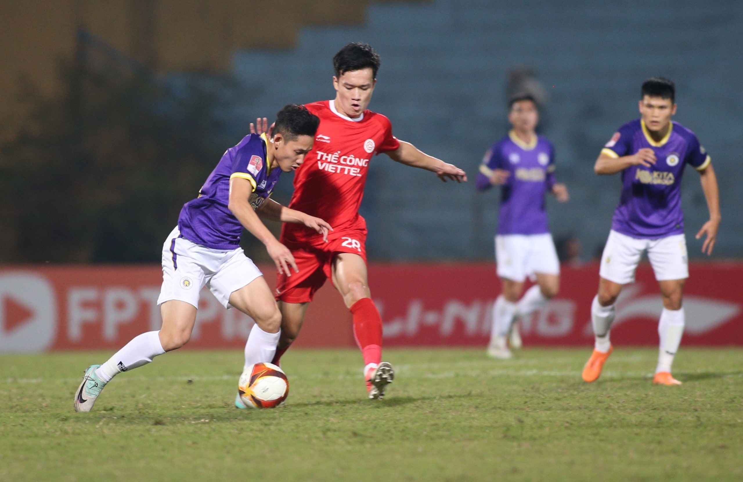 Hoàng Đức mờ nhạt, Thể công Viettel thua toàn tập trước Hà Nội FC