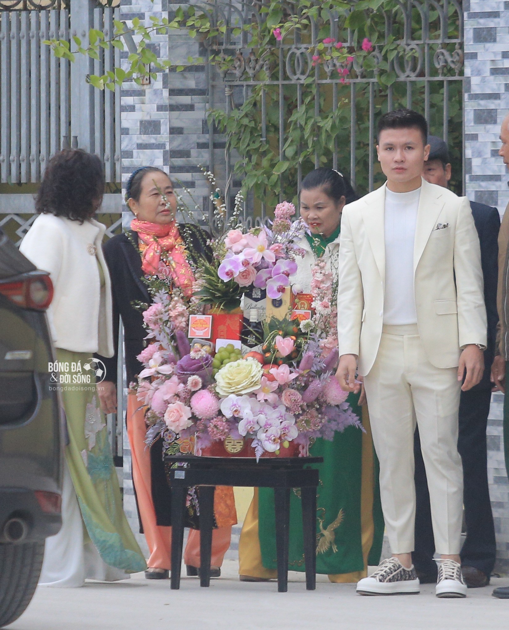 Quang Hải hội quân muộn với CAHN, dạm ngõ cưới Chu Thanh Huyền