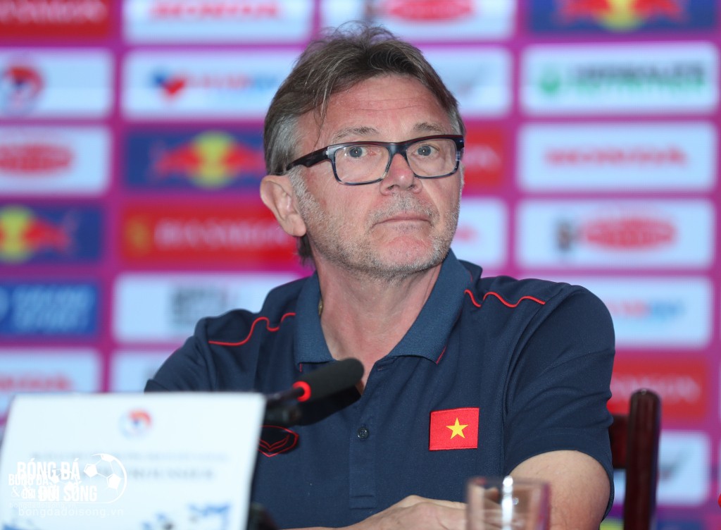 1 ngày trước giờ công bố danh sách: HLV Troussier tung nhiều át chủ bài?