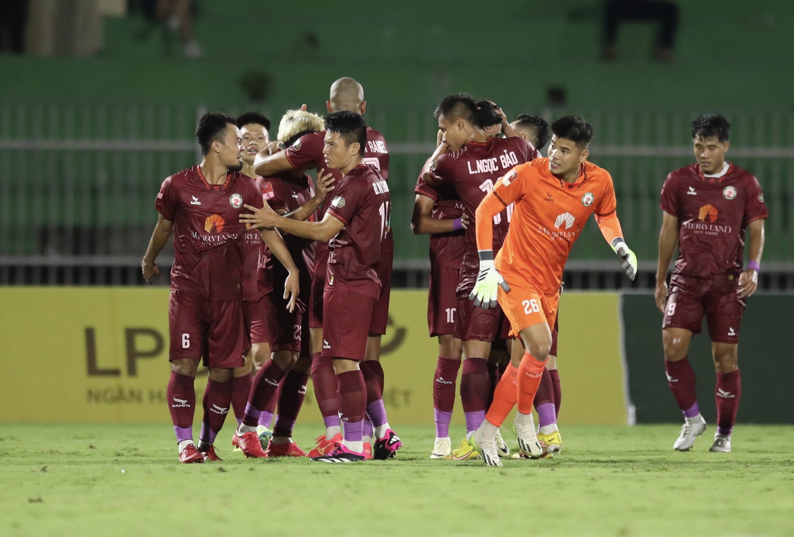 Bình Định 2-1 Nam Định: Bước ngoặt cuộc đua vô địch