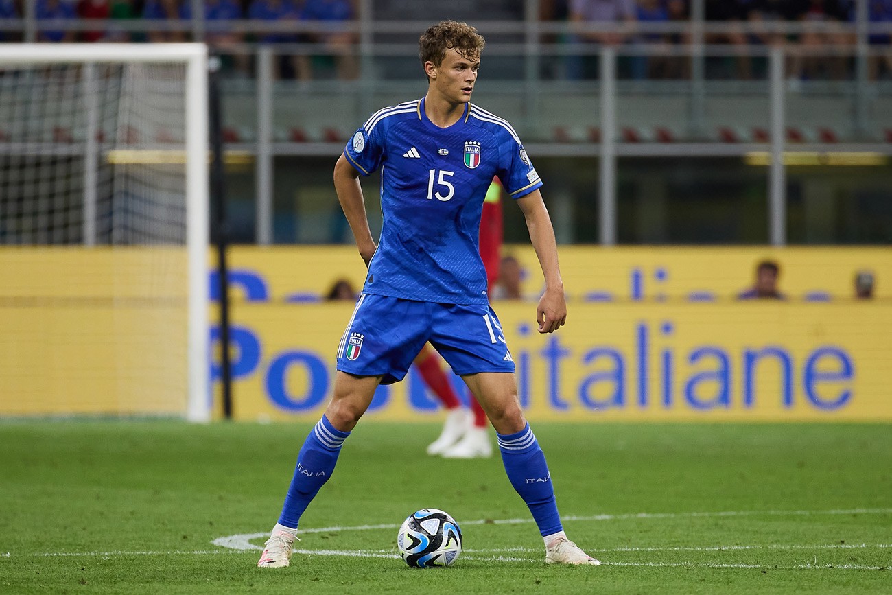 Thần đồng Italia cập bến Quỷ đỏ giống Højlund ?