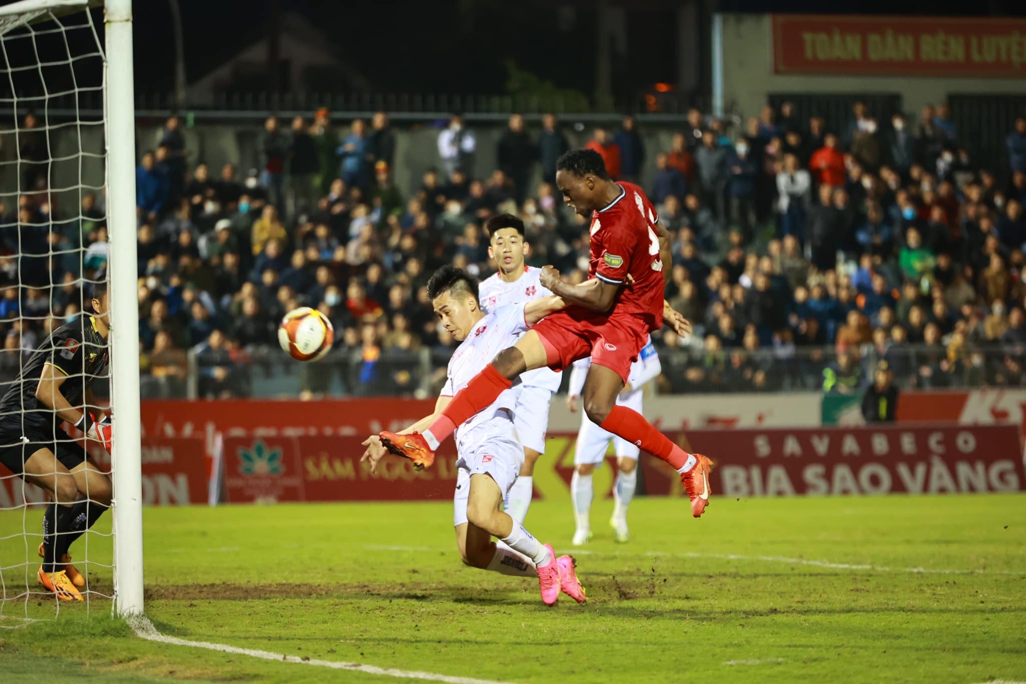 Hà Tĩnh 1-1 Hải Phòng: Cầm vàng lại để vàng rơi