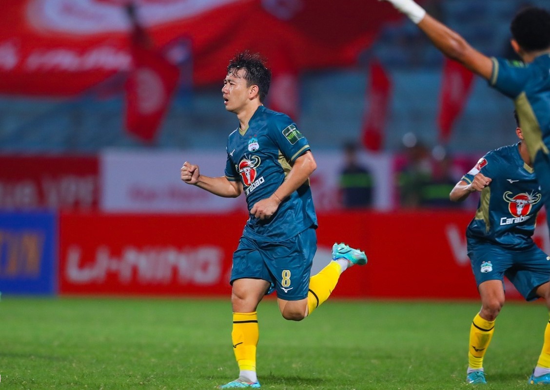 LPBank Hoàng Anh Gia Lai 2-1 TP.HCM: Chủ nhà thoát khỏi nhóm nguy hiểm