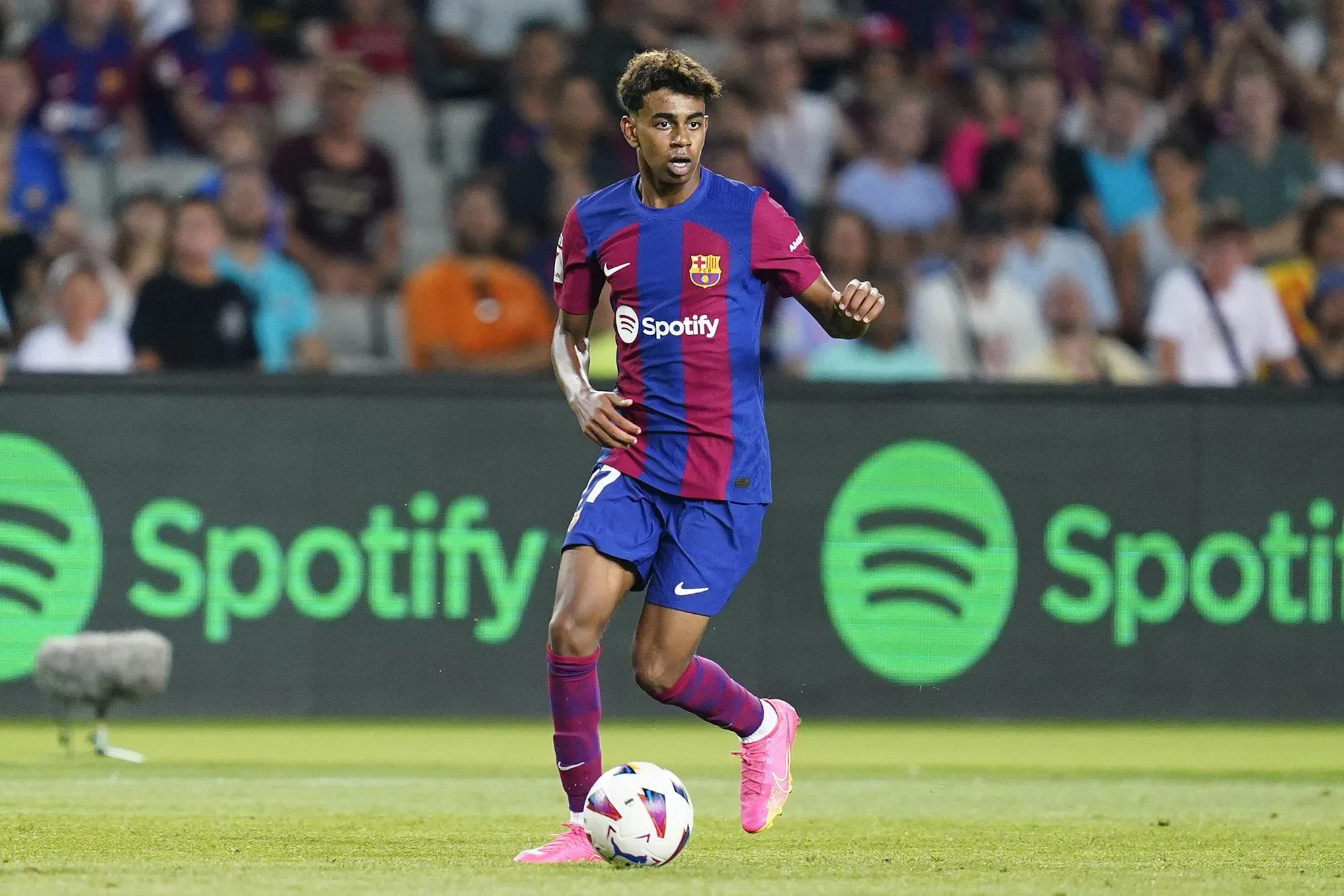 HLV Napoli ngưỡng mộ thần đồng Barca