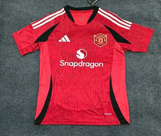 Rò rỉ áo đấu MU mùa tới