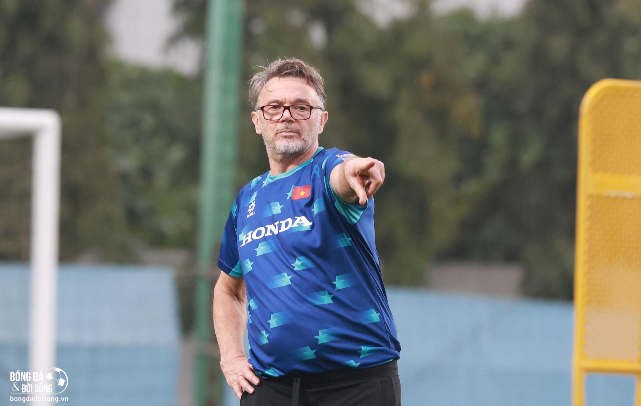 HLV Troussier: “Chúng ta đại diện cho niềm tự tôn người Việt Nam”
