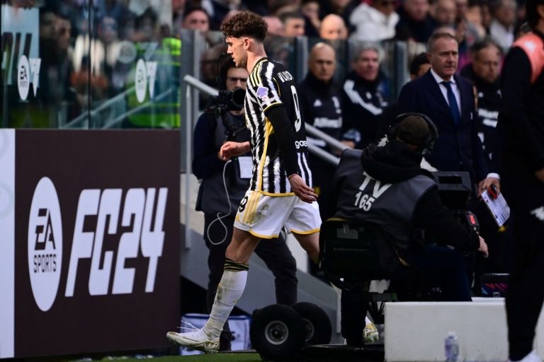 Vlahovic bị Juve phạt nội bộ