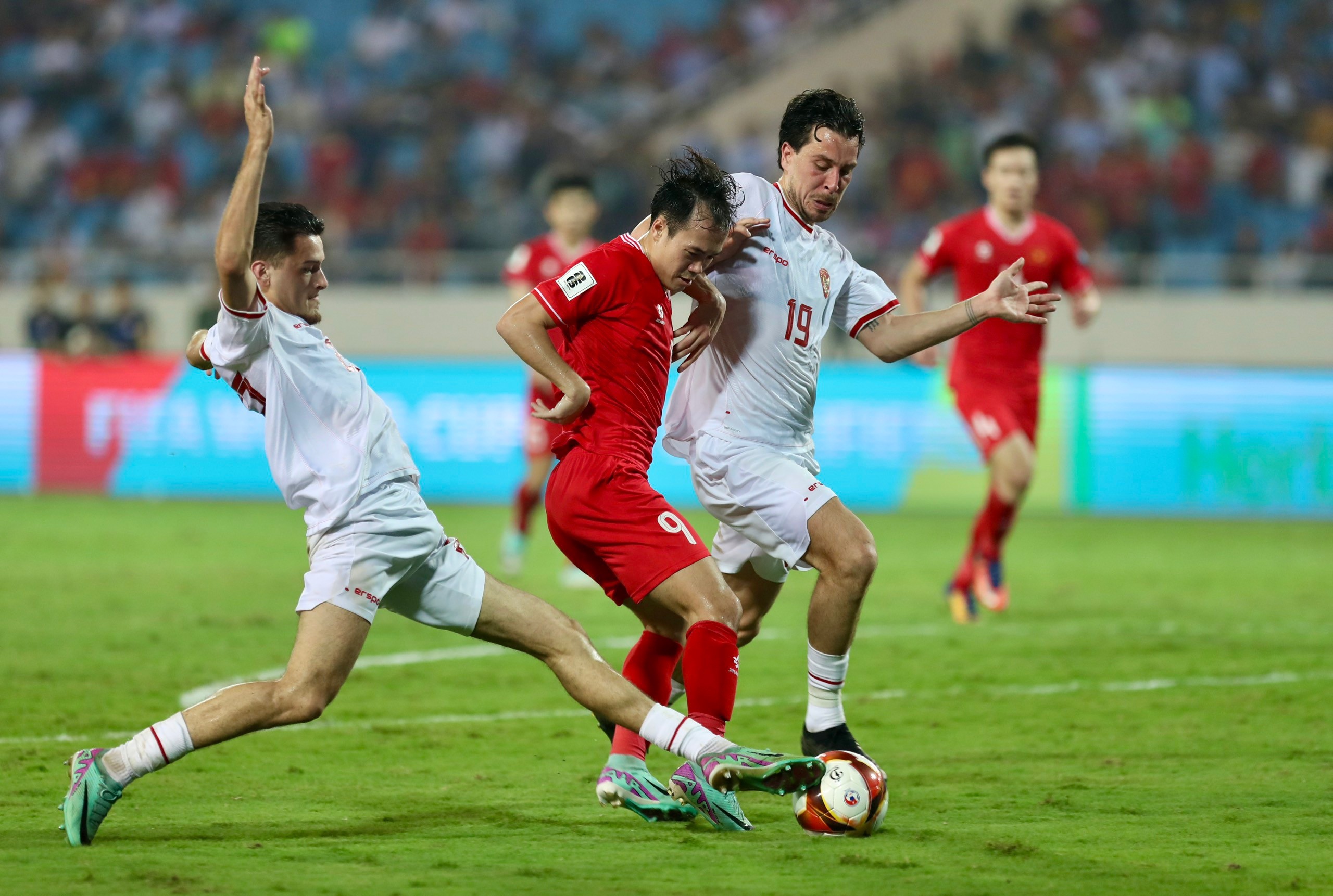 Việt Nam 0-3 Indonesia: Thêm một lần đau, gục ngã trên sân Mỹ Đình