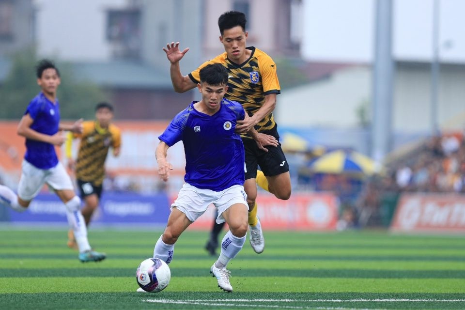 HLV Park Hang-seo đưa đội bóng mới tiến gần chức vô địch